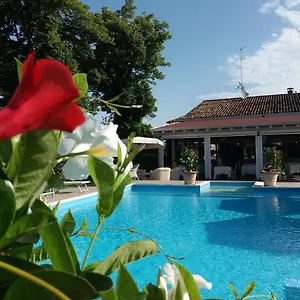 Relais Roncuzzi Russi